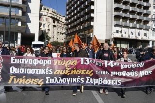 Απεργία για μισθούς και μονιμότητα